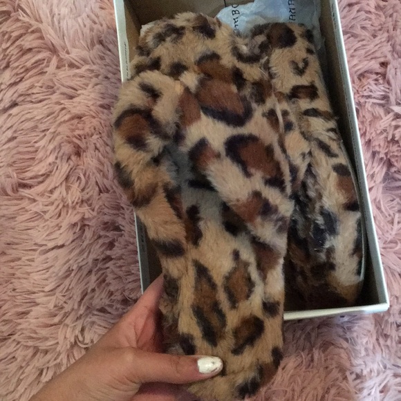 Sold Fashion Nova Warmness Flip Flops - Picture 2 of 5